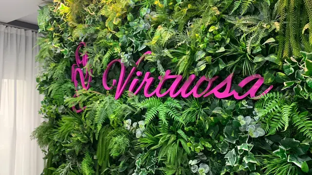 Jardim vertical com a marca Virtuosa